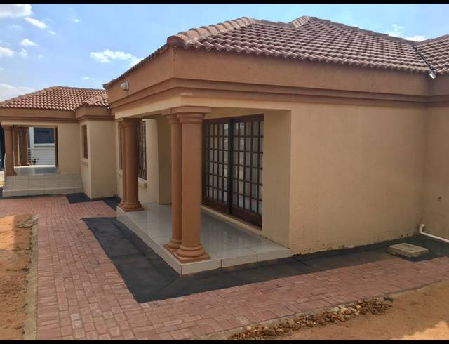 4 BEDROOM HOUSE FOR SALE IN EAGLES CREST